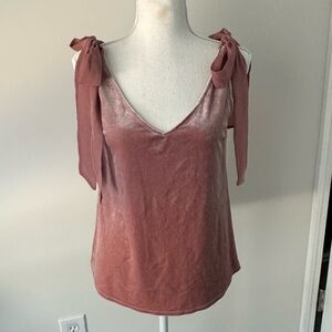 Gibson Bow Shoulder Stretch Velvet Top dusty mauve or blush color. Size XS